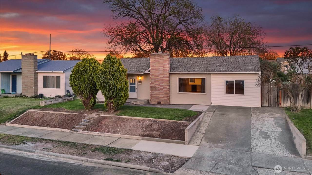 807 Hawthorne Drive - Photo 1