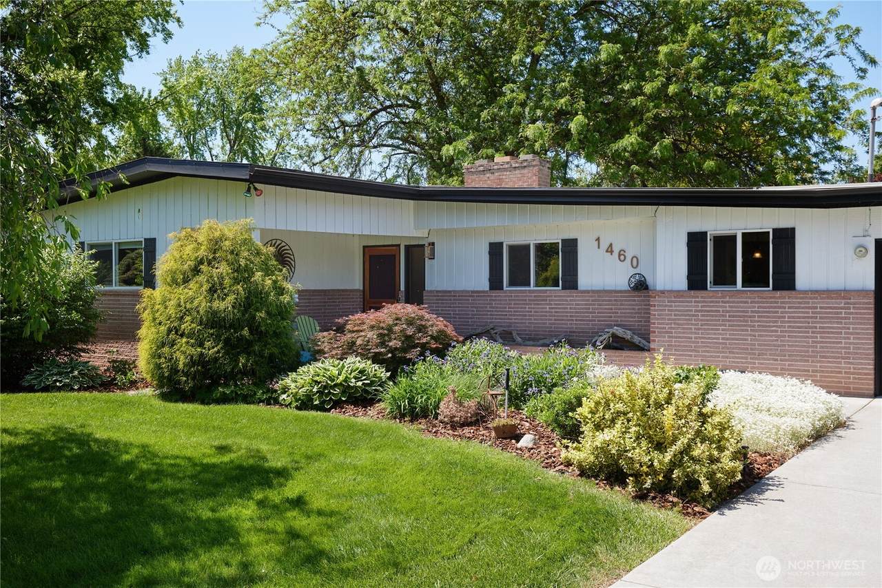 1460 Sturm Ave - Photo 1