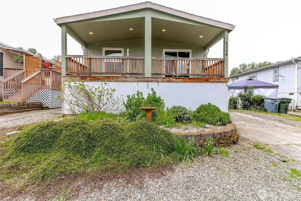 7104 141st Avenue - Photo 1