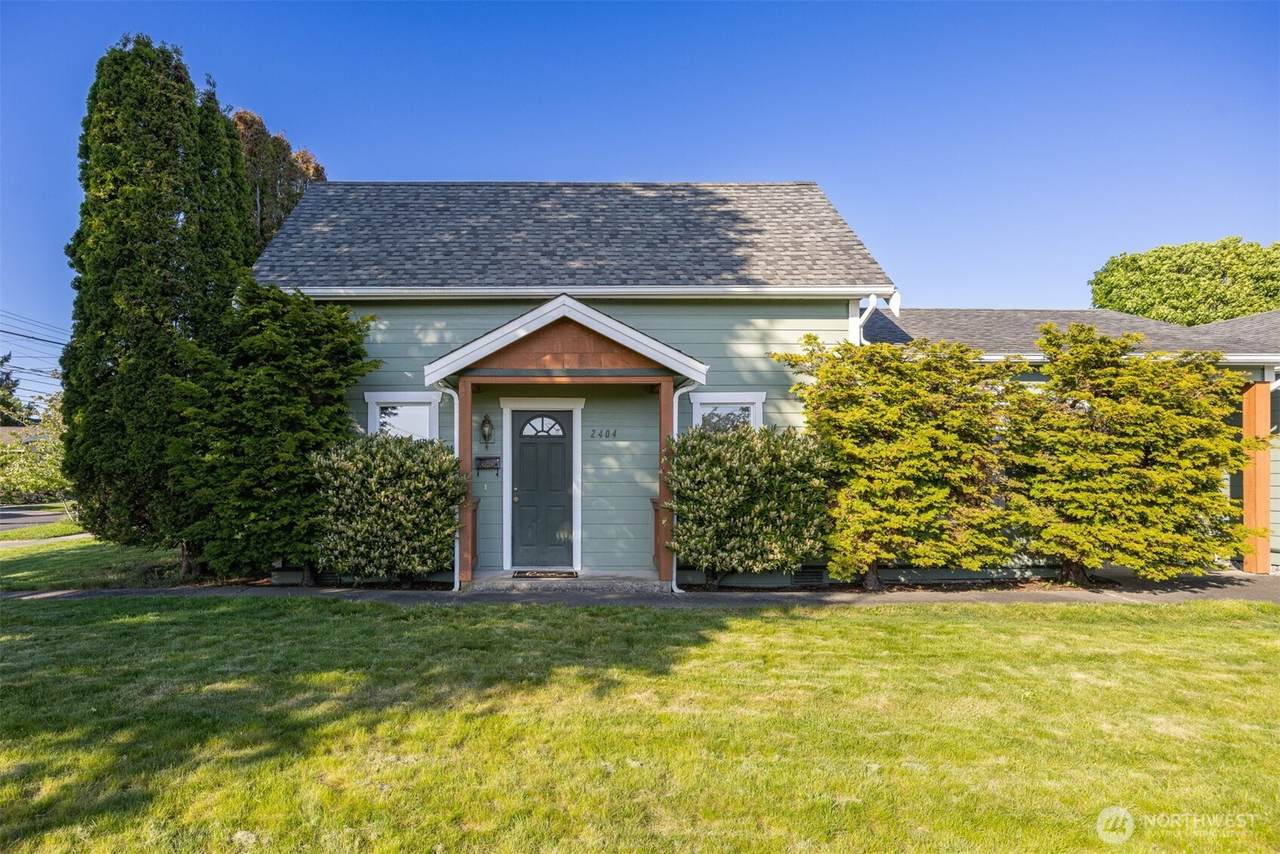 2404 G Street - Photo 1