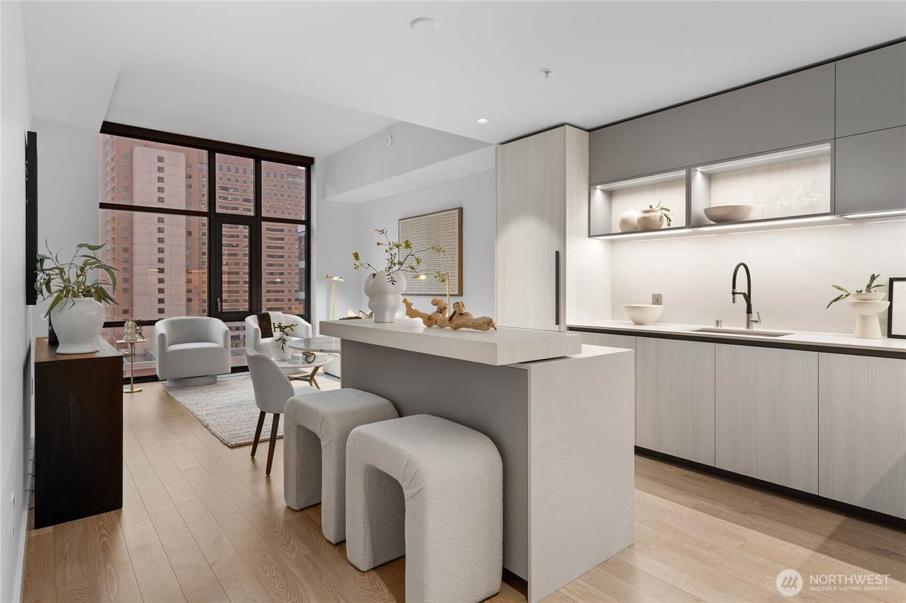 889 Avenue Square - Photo 1
