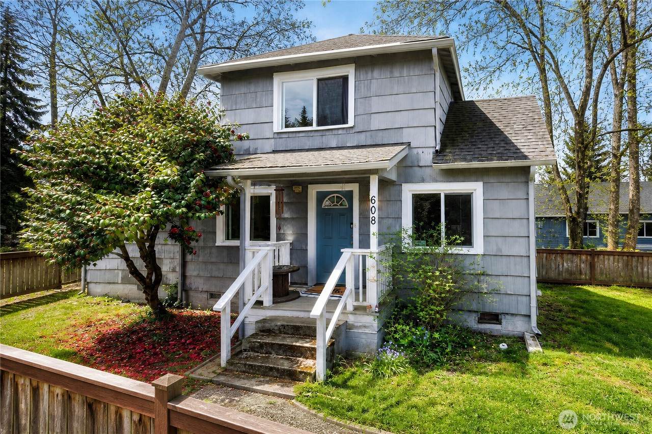 608 113th Street - Photo 1
