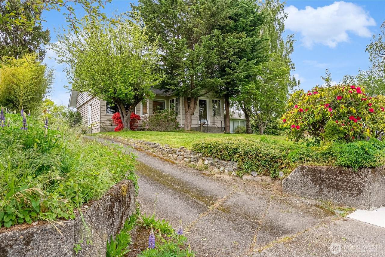 2929 Sunset Drive - Photo 1