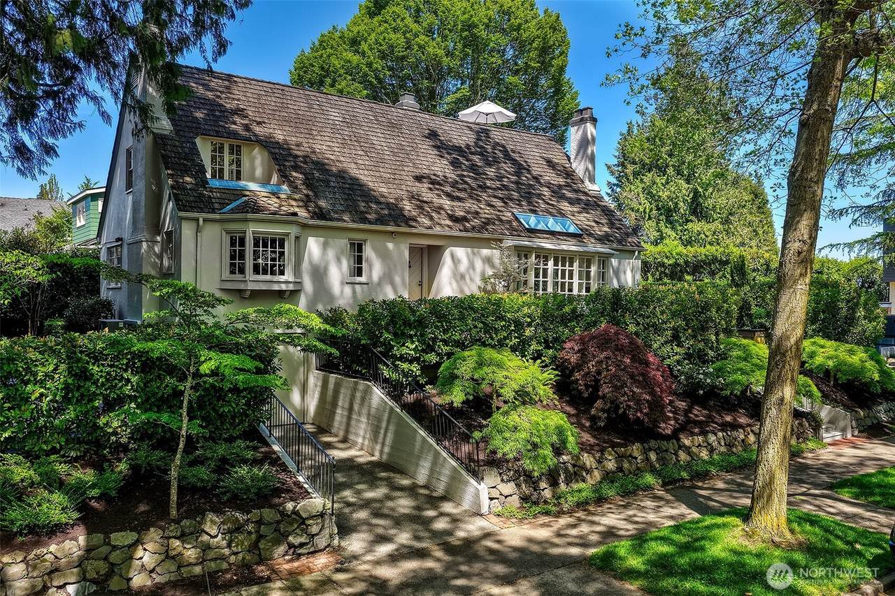 3822 Court Street - Photo 1