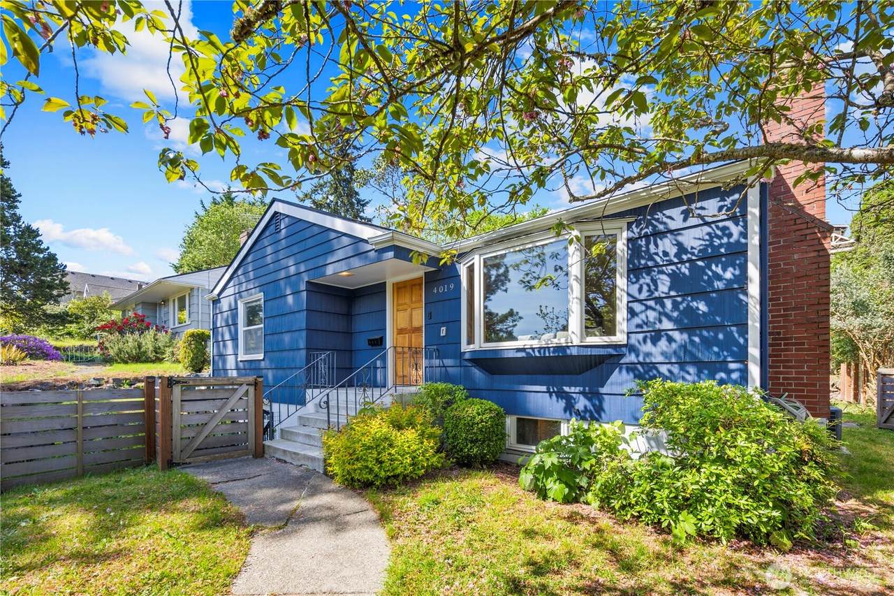 4019 50th Avenue - Photo 1