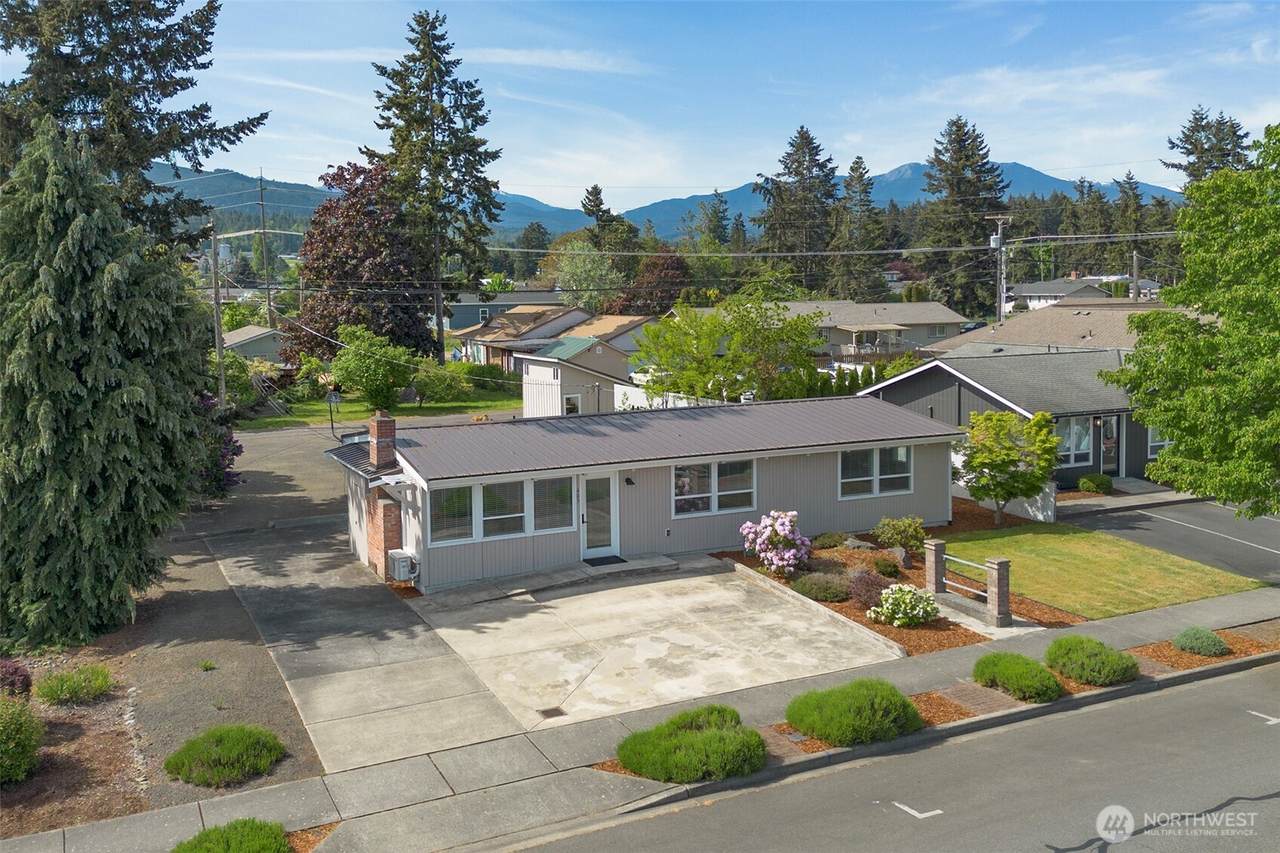 405 Bell Street - Photo 1