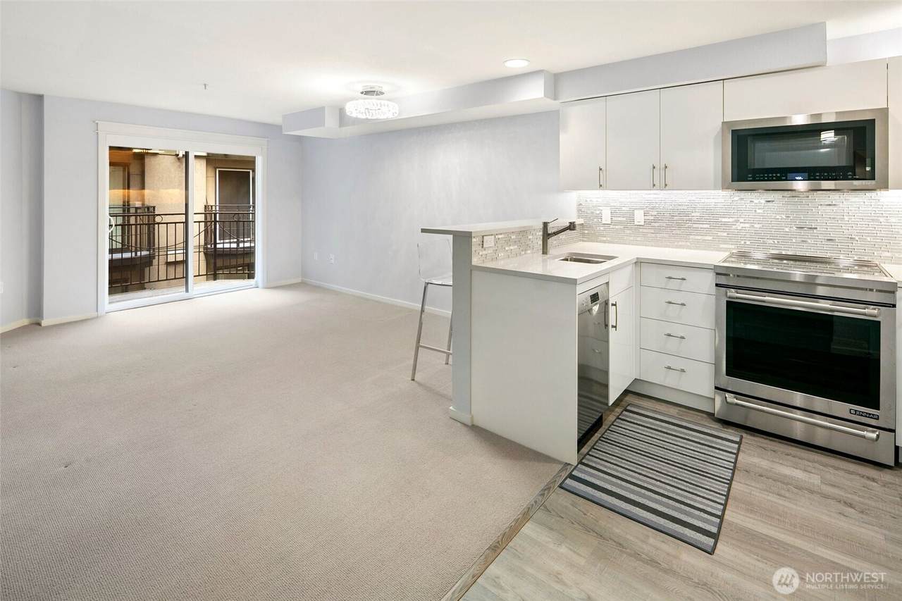 425 Vine Street - Photo 1