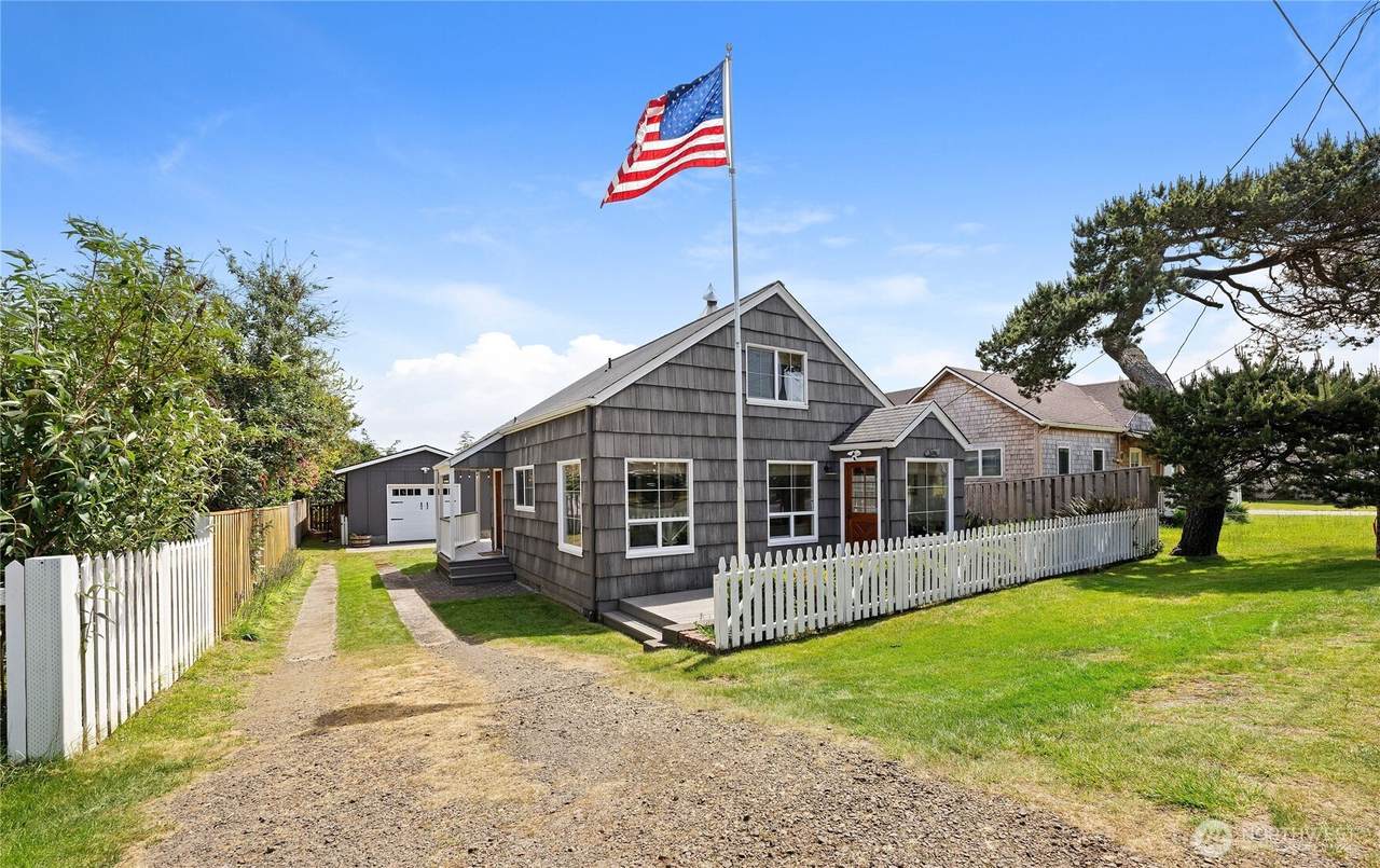 26006 Park Ave - Photo 1