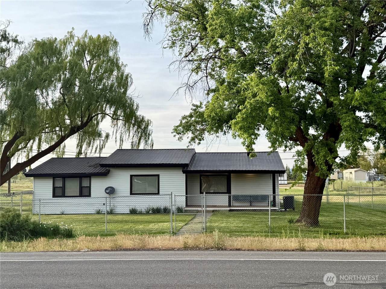 230 Watson Street - Photo 1