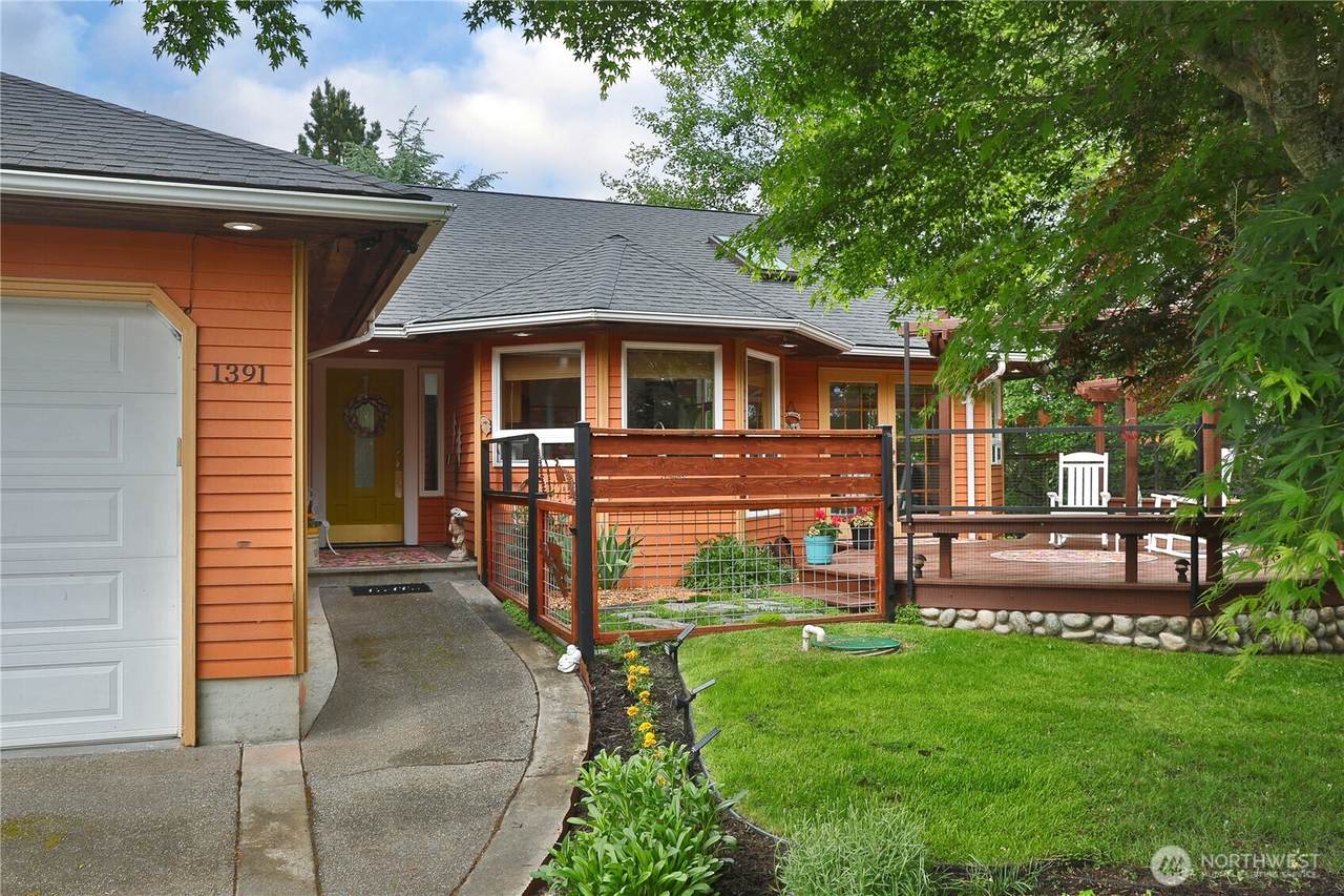 1391 Pelican Court - Photo 1