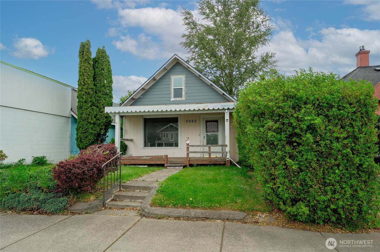 2058 2060 Main Street - Photo 1