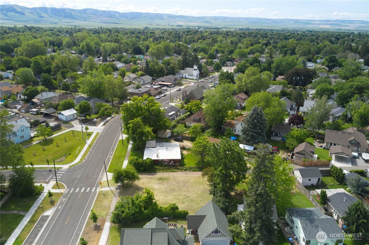 712 Park Street - Photo 1