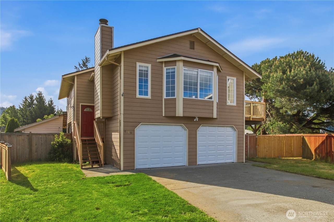 439 Hawthorne Avenue - Photo 1