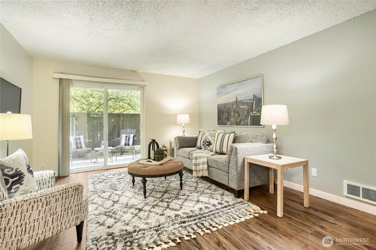 1505 Visscher Street - Photo 1