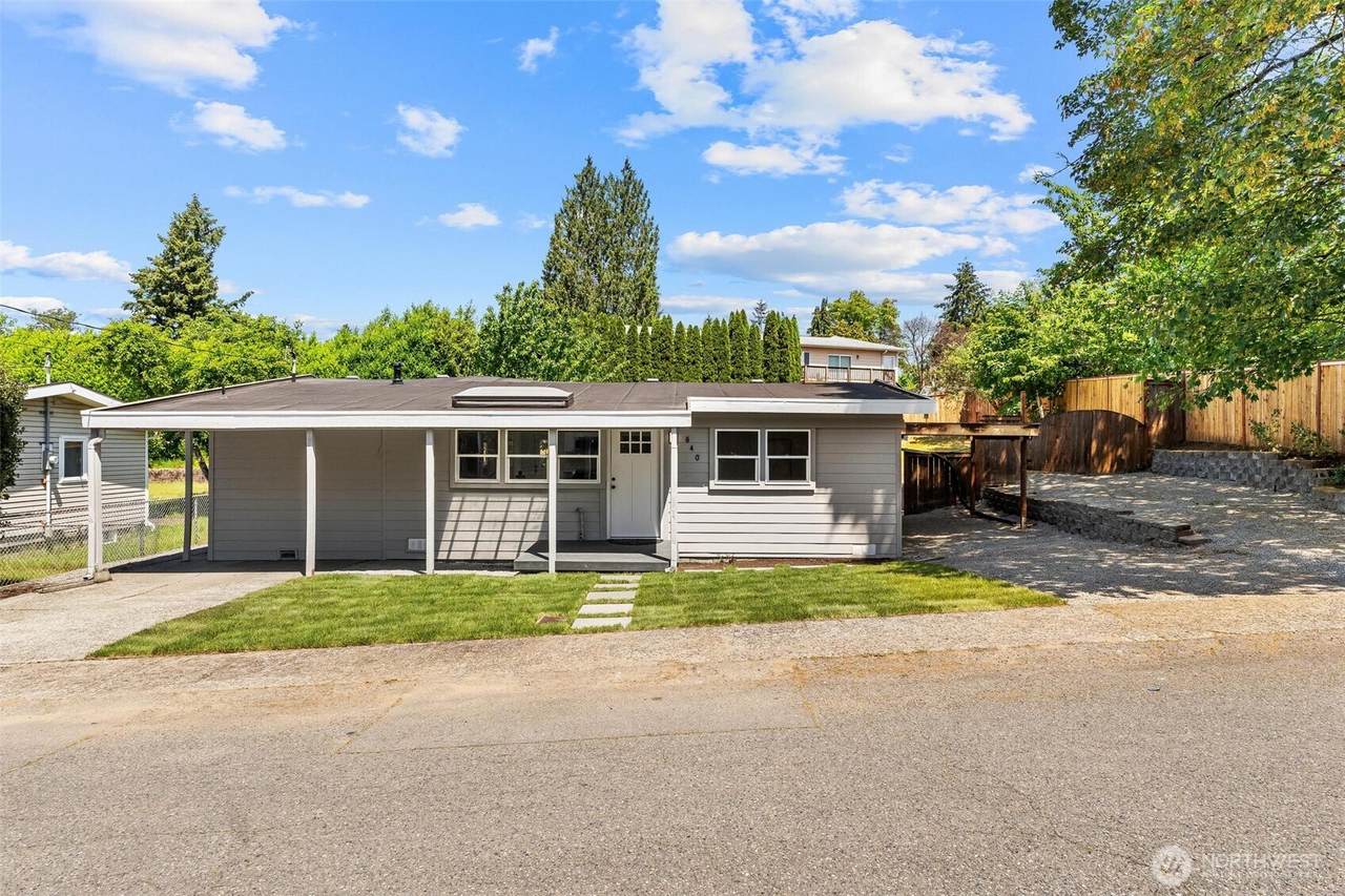 640 Ferndale Avenue - Photo 1