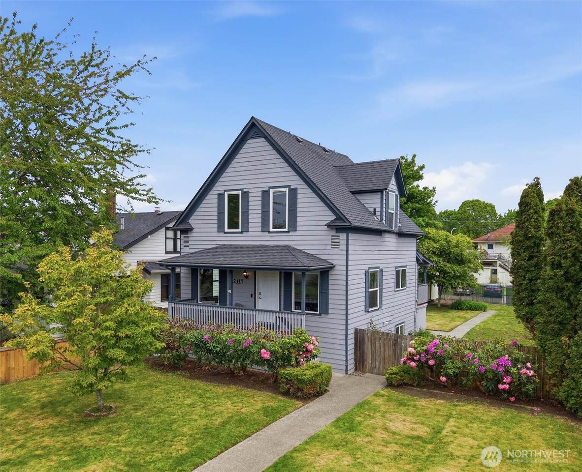 2117 Lombard Avenue - Photo 1