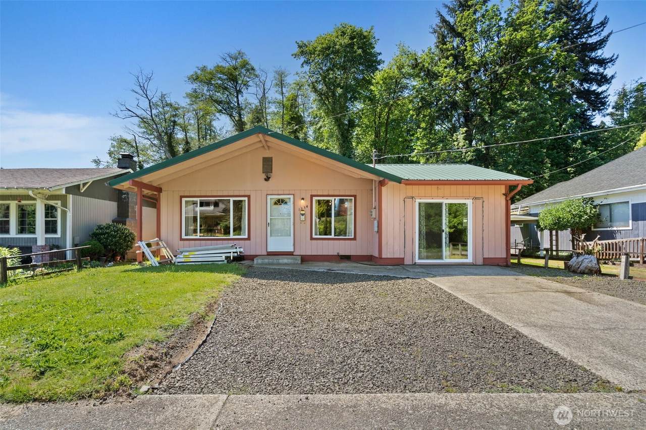 1334 Larch Street - Photo 1