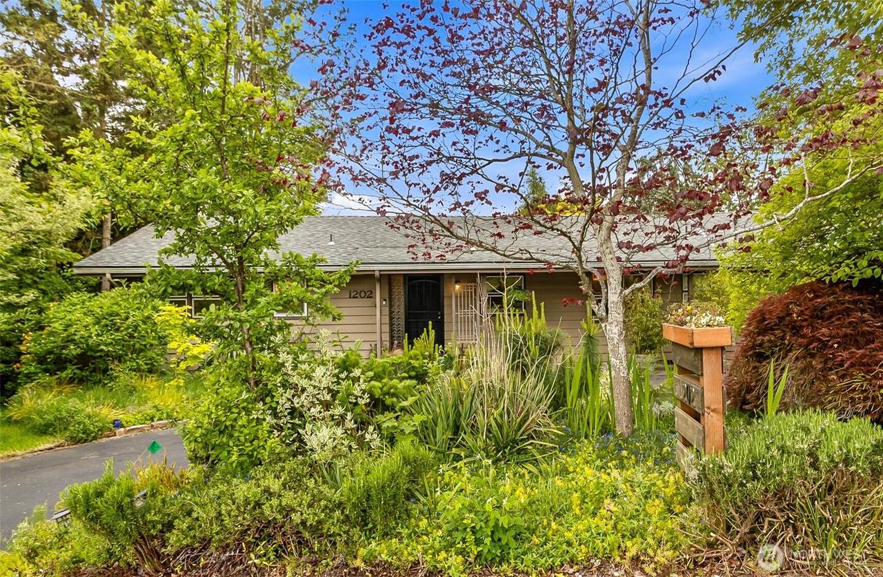 1202 Pine Avenue - Photo 1