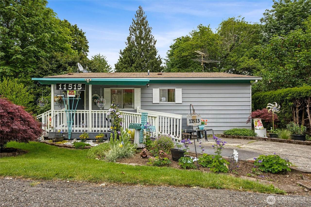 11513 155th Avenue - Photo 1