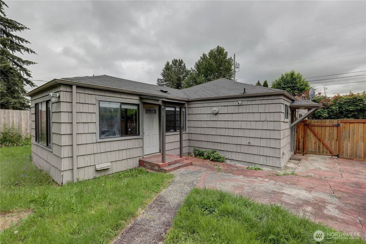 4609 Thompson Avenue - Photo 1