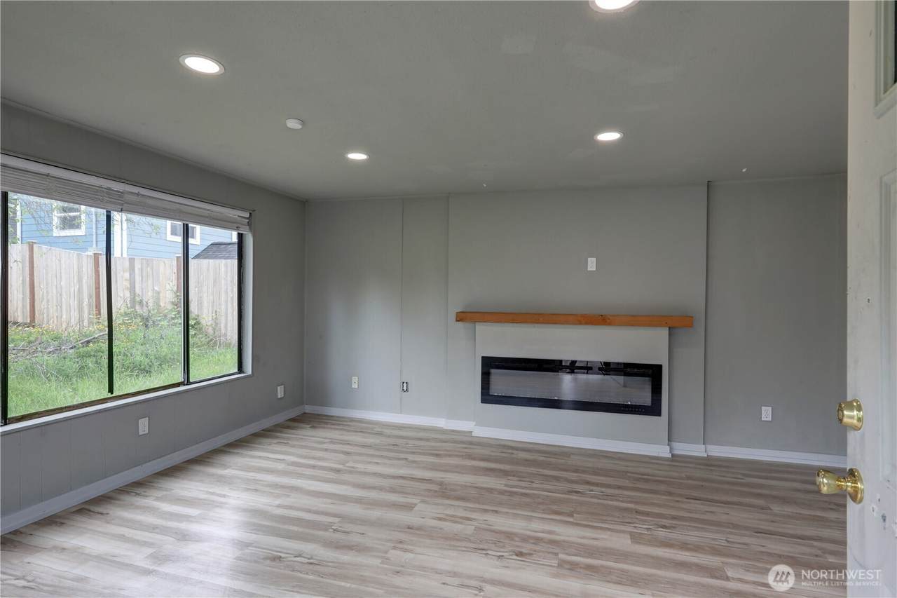 https://bt-photos.global.ssl.fastly.net/nwmls/1280_boomver_1_2527375-1.jpg
