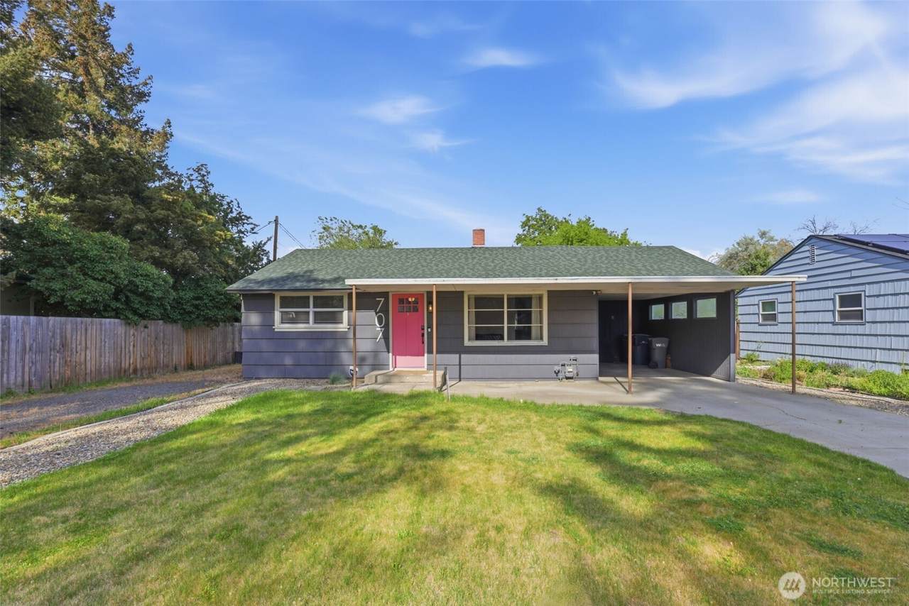 707 Park Place - Photo 1