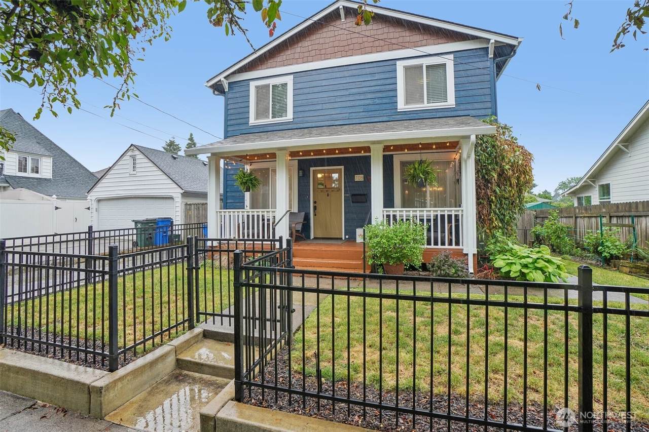 709 24th Street - Photo 1