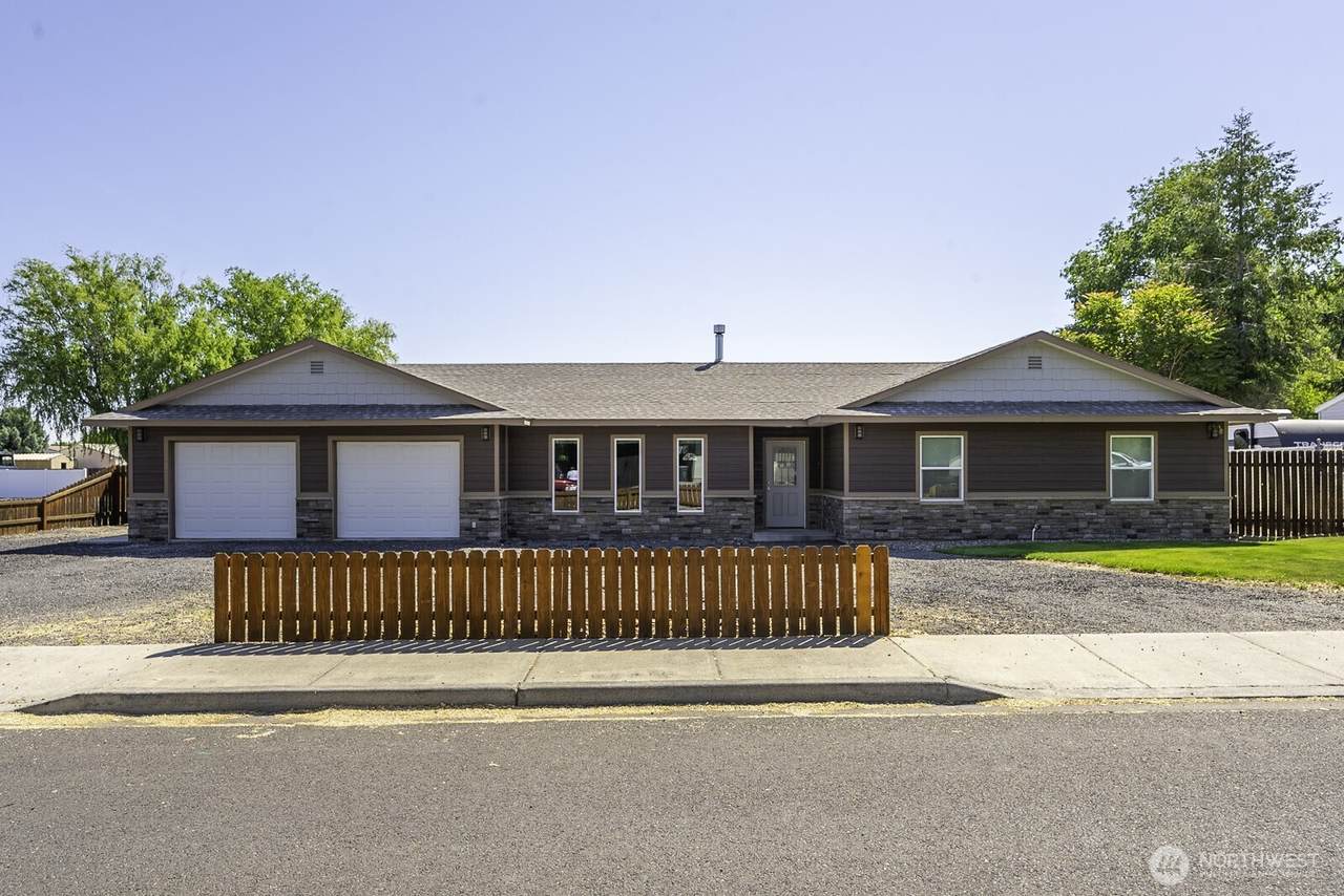 870 C Street - Photo 1