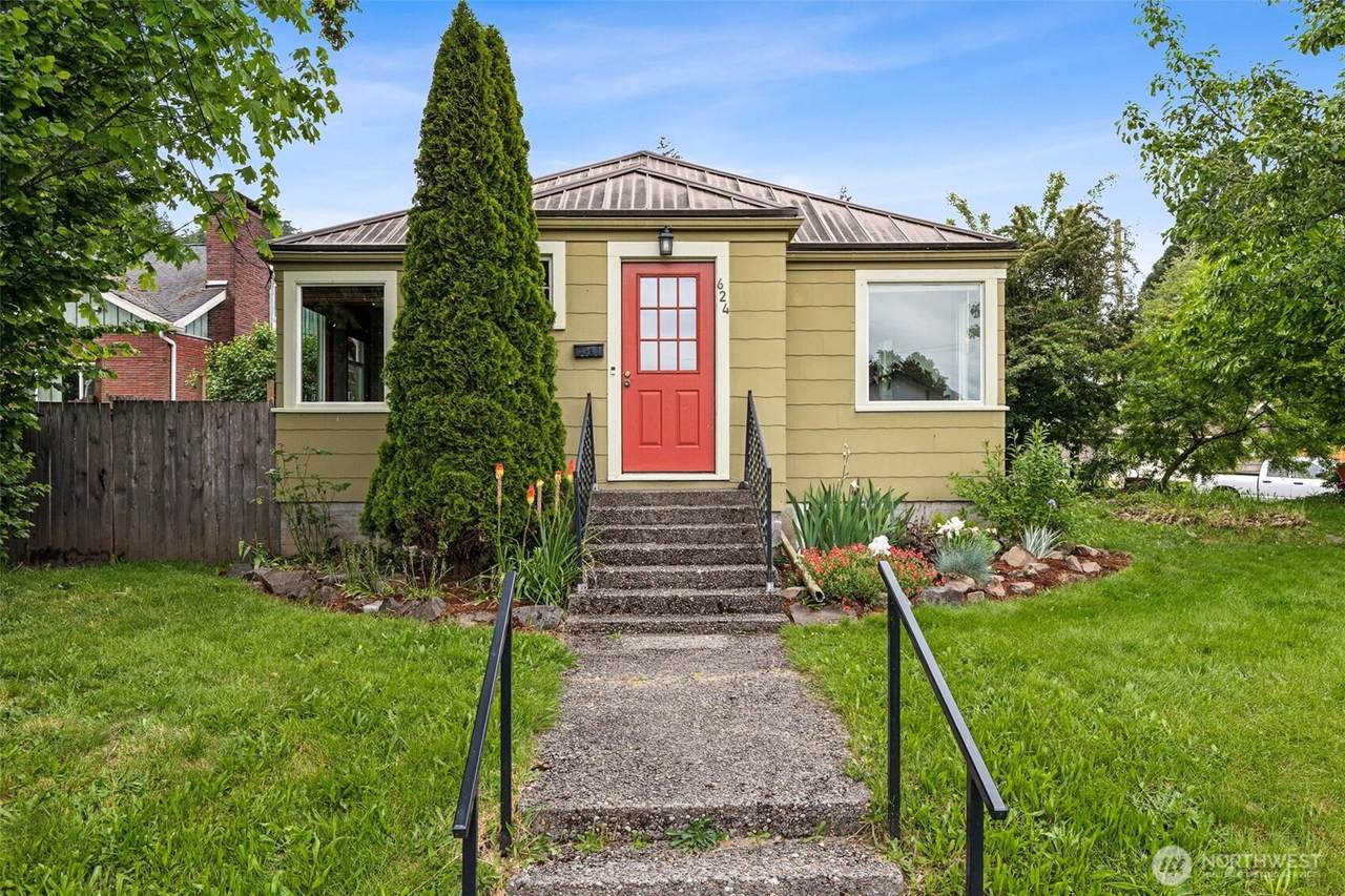 624 Gold Street - Photo 1