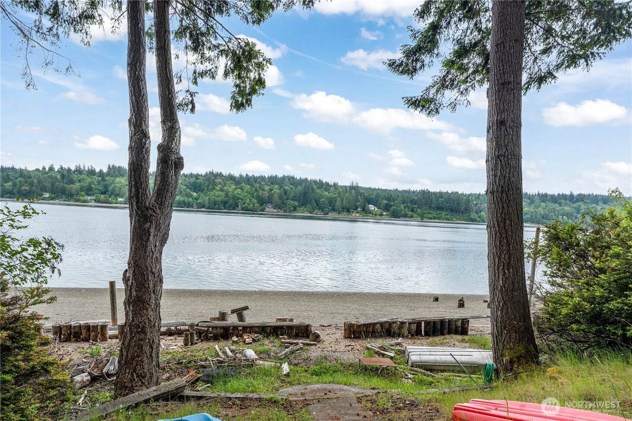 415 Herron Boulevard - Photo 1