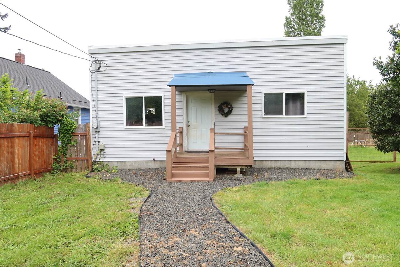 1405 Flower Avenue - Photo 1
