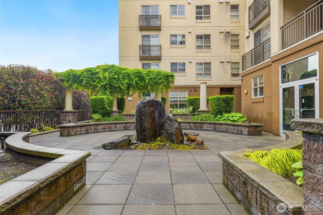 118 107th Avenue - Photo 1