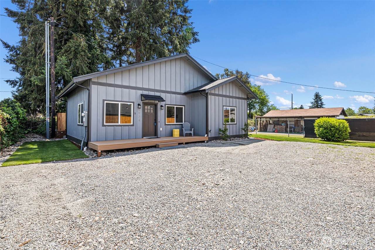 4924 Diamond Boulevard - Photo 1