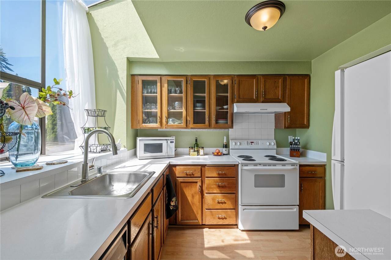 4807 76th Street - Photo 1