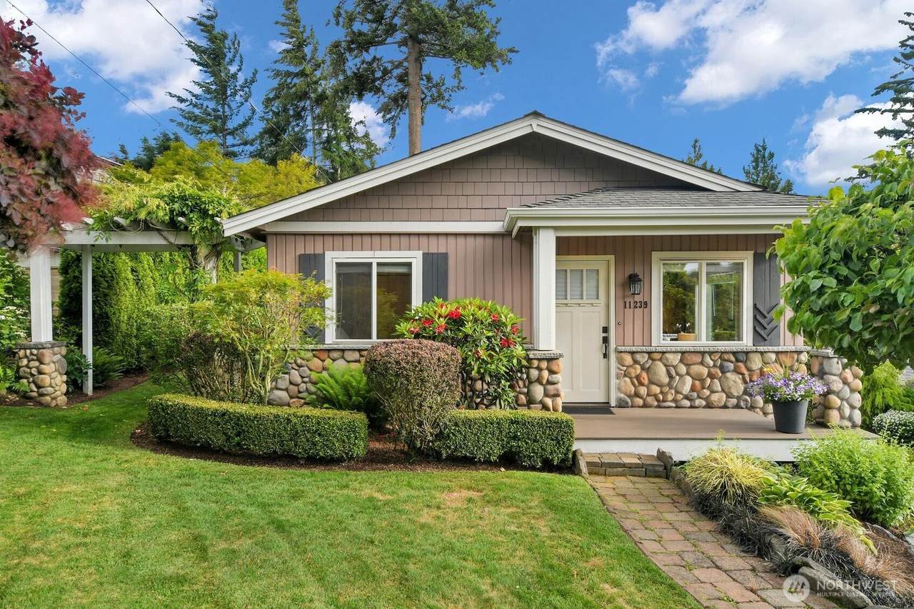 11239 91st Street - Photo 1