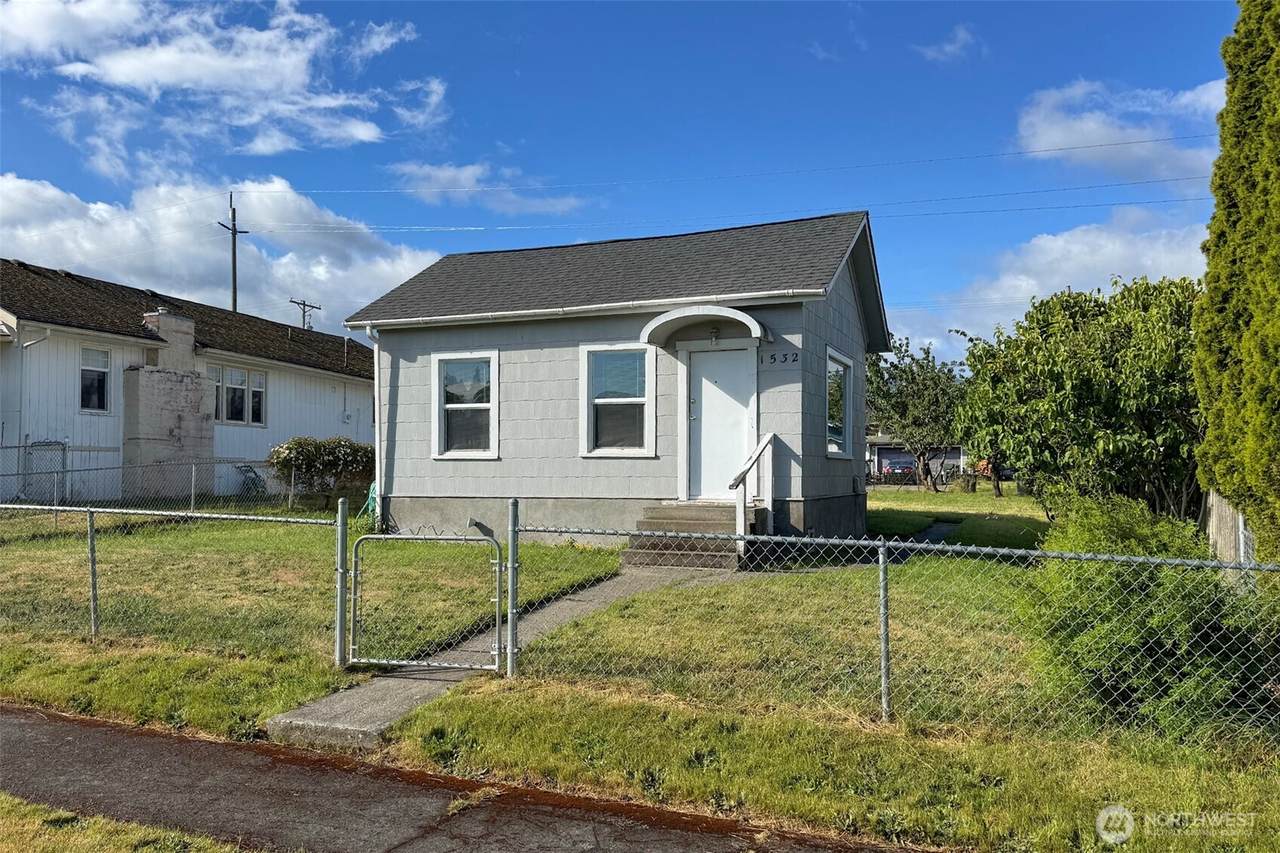 1532 5th Street - Photo 1