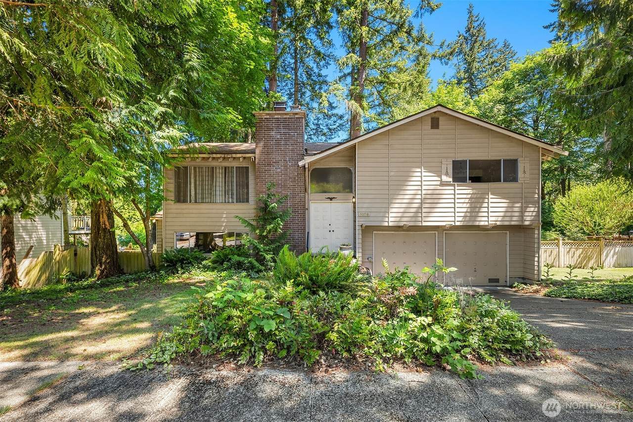8108 138th Avenue - Photo 1