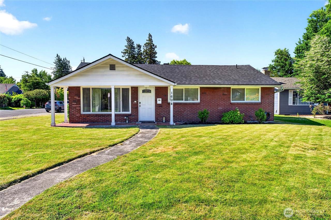 1604 Pioneer Avenue - Photo 1