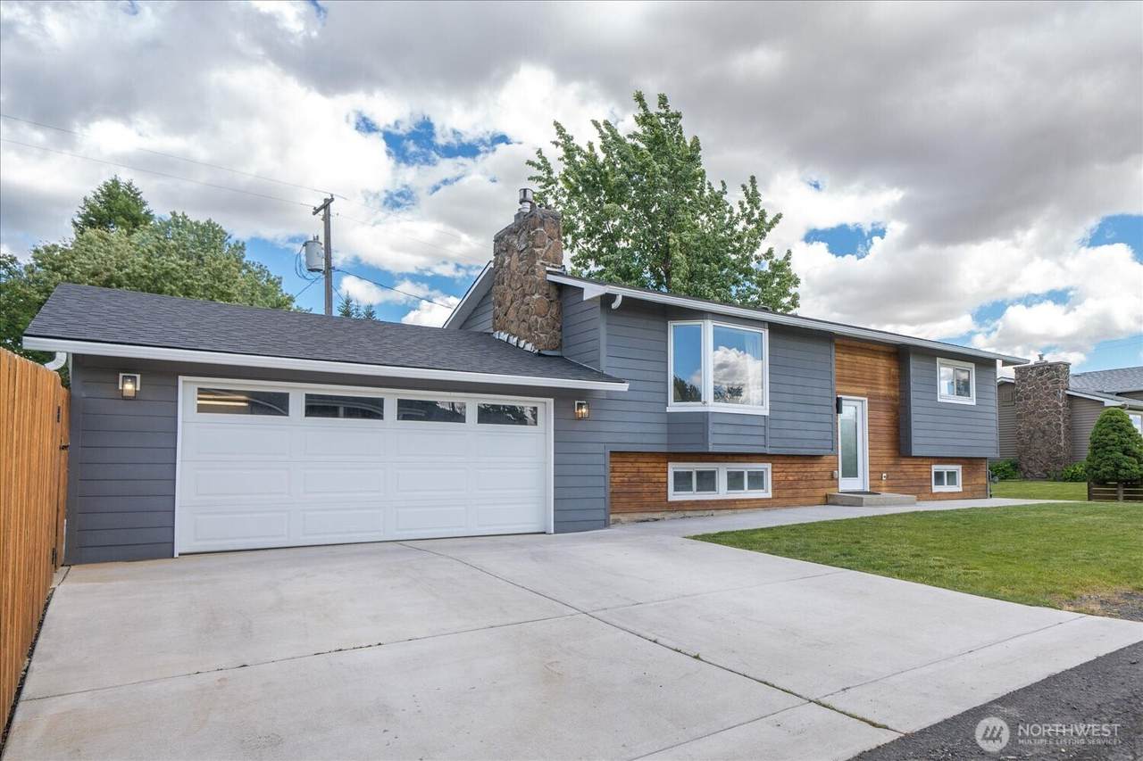 923 15th Street - Photo 1