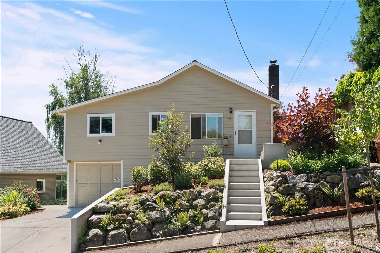 1227 Henderson Street - Photo 1
