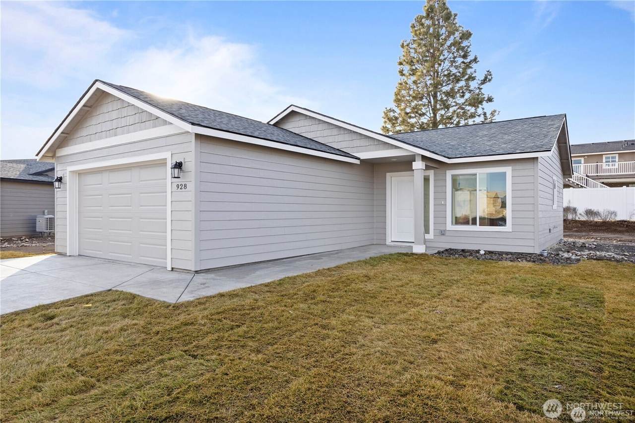 904 La Vista Drive - Photo 1
