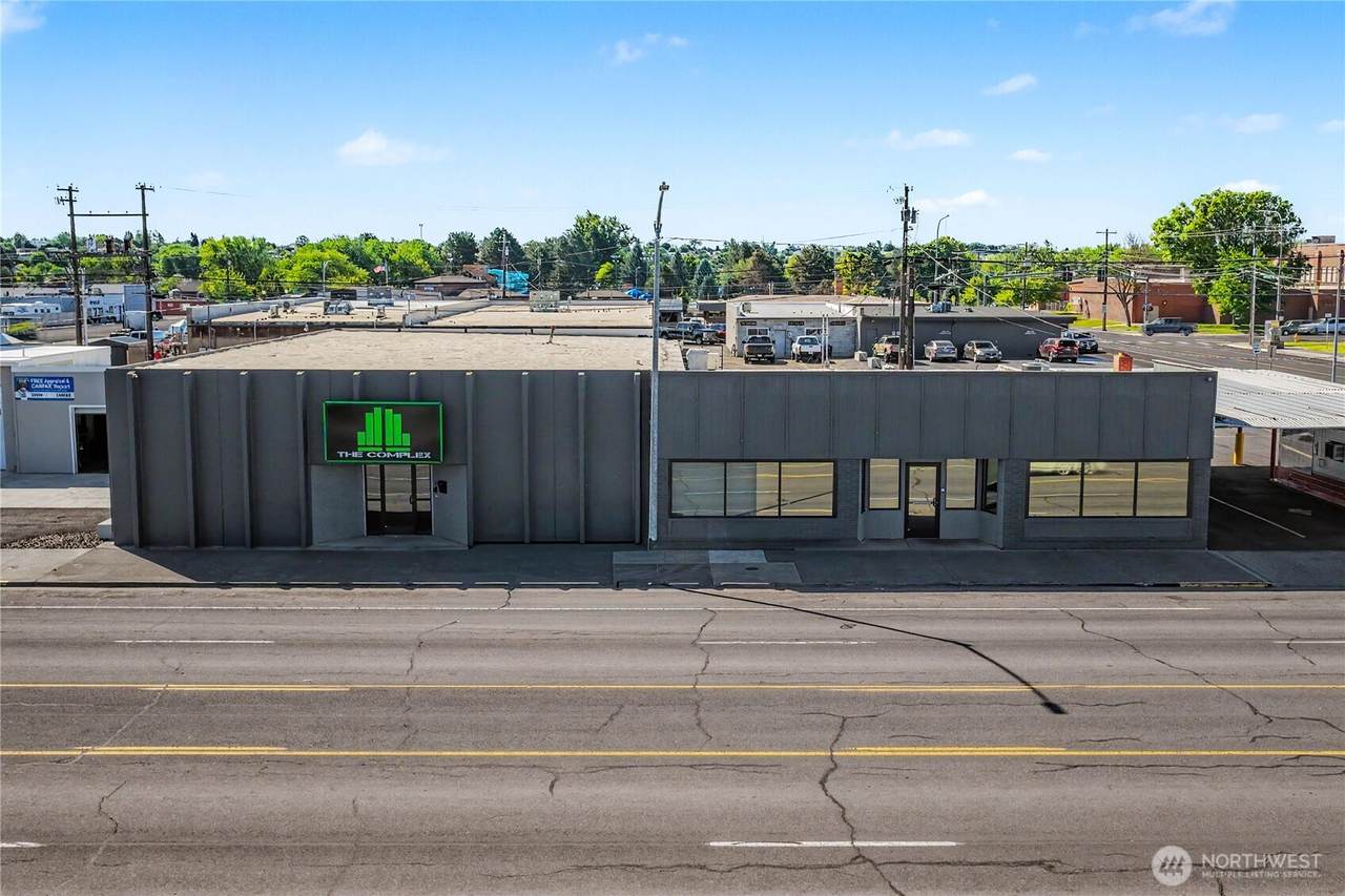 417 Broadway Avenue - Photo 1