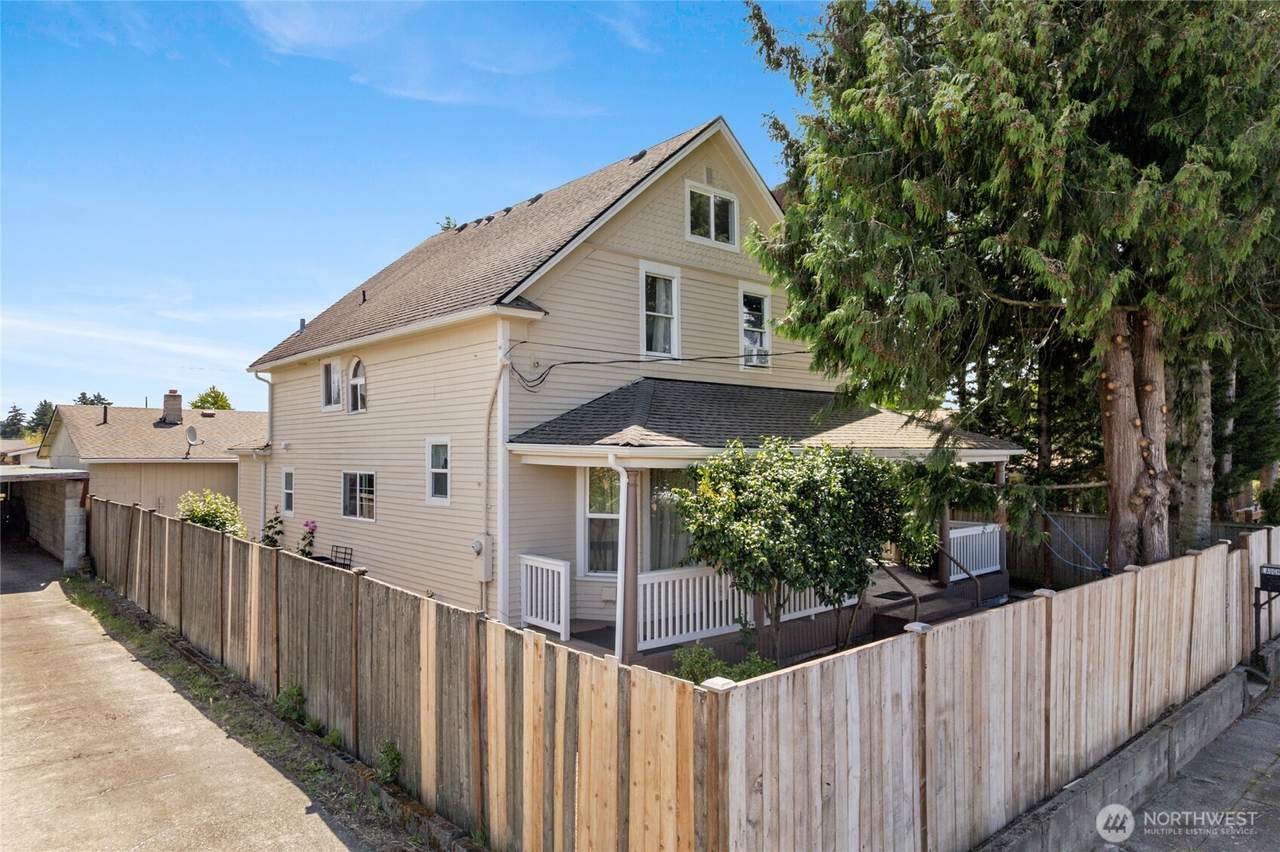 6225 Puget Sound Avenue - Photo 1