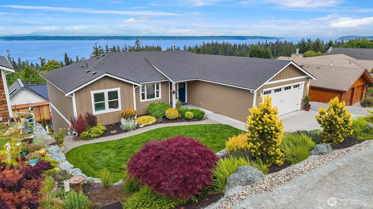 1037 Lightning Way - Photo 1