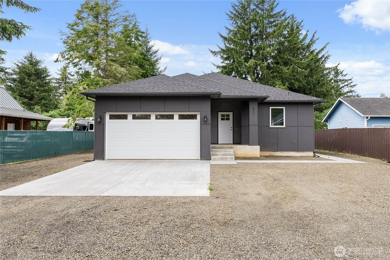 811 Vagabond Avenue - Photo 1