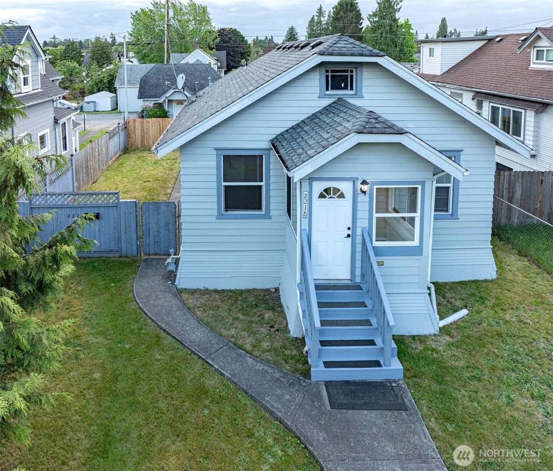 2218 Summit Avenue - Photo 1