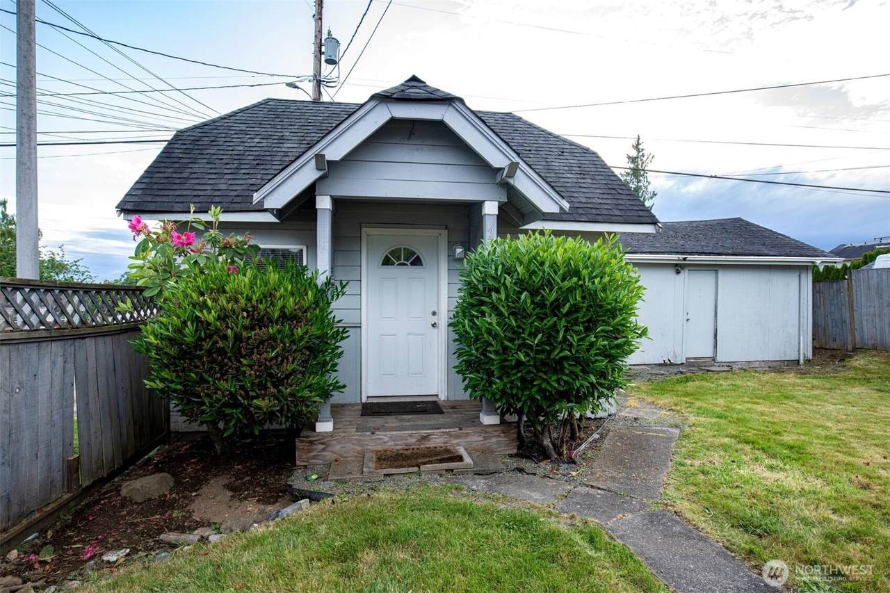 2220 Summit Avenue - Photo 1