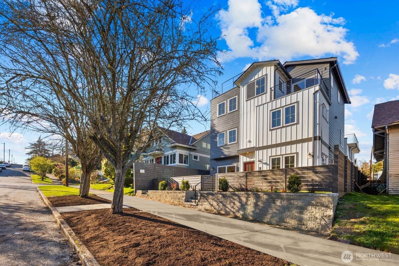 1004 48th Street - Photo 1