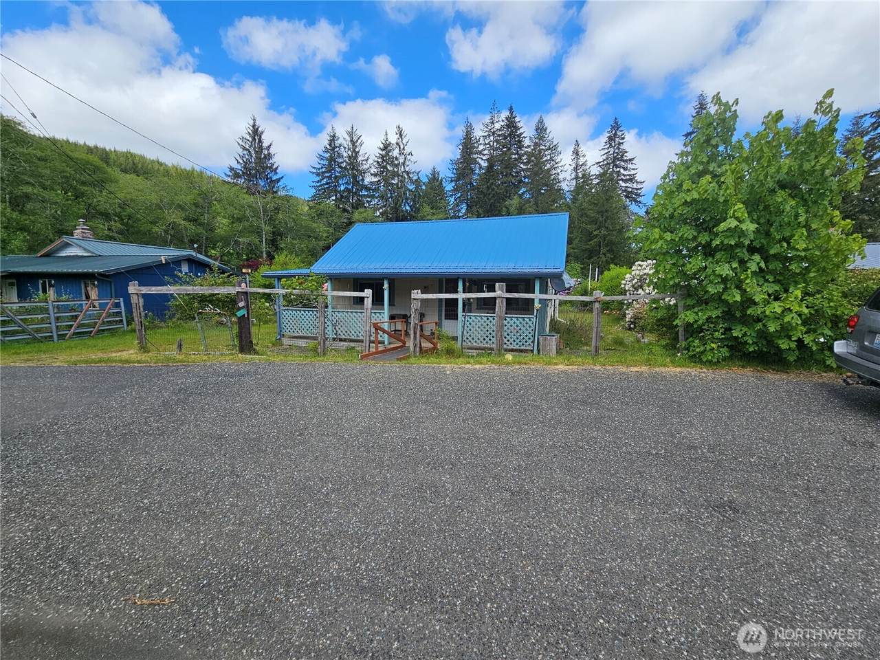 170 Bloedel Boulevard - Photo 1