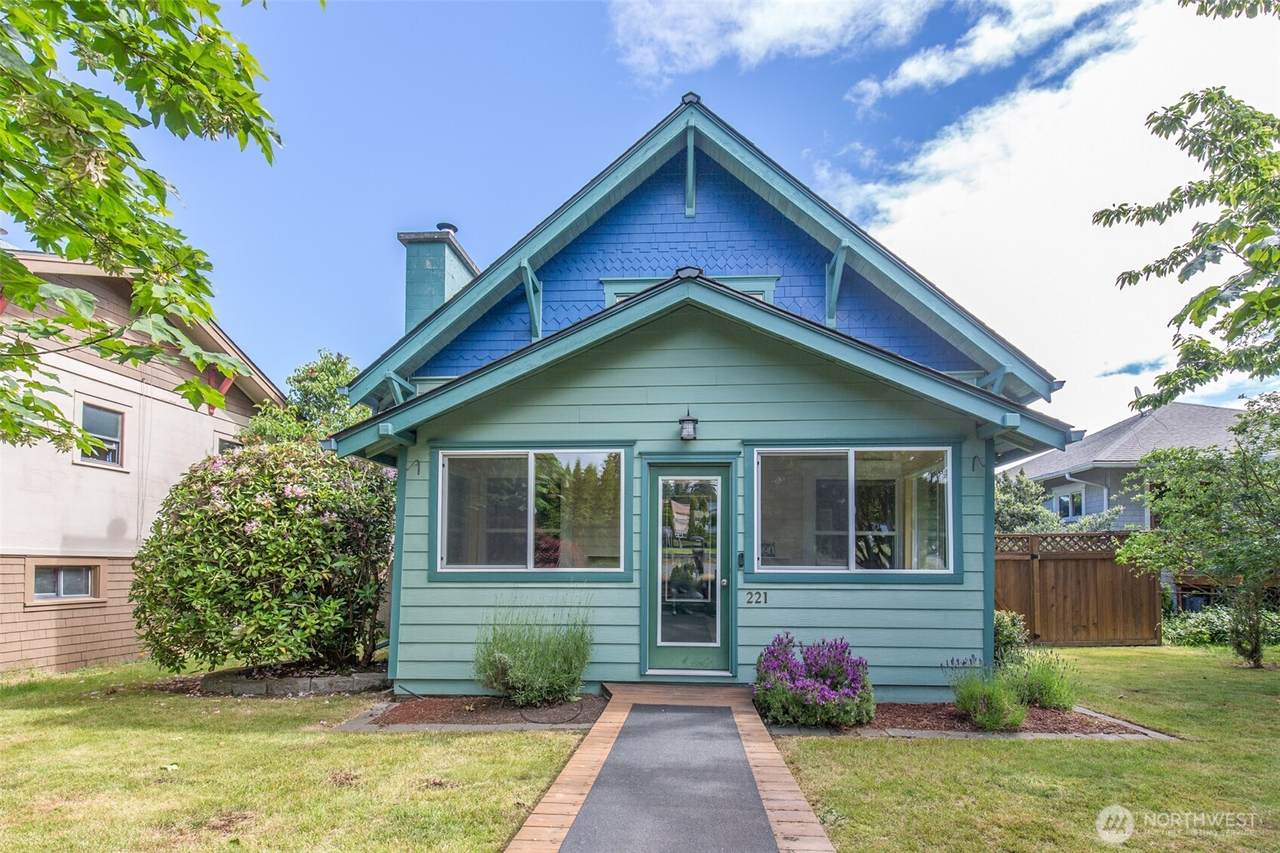 221 15th Street - Photo 1